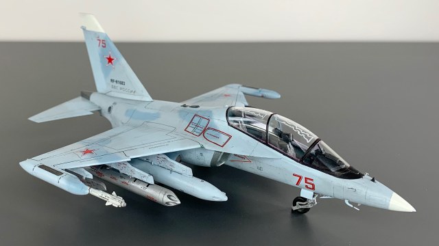 Як-130 борт "75 красный" 1:72 Звезда