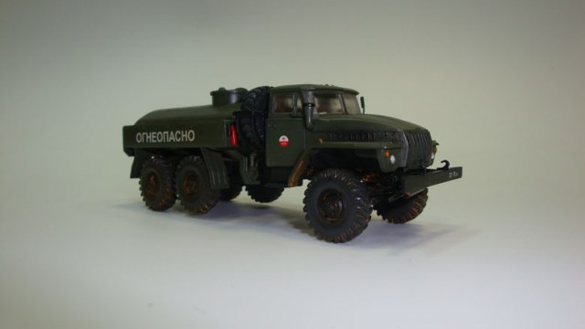 Топливозаправщик АТЗ-5-4320