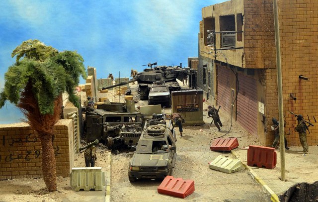 КОПЧЁНАЯ ДЕМОКРАТИЯ… С ХРУСТЯШКАМИ…