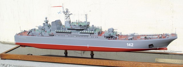 Модель большого десантного корабля  "Новочеркасск"