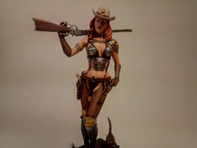 Девушка с ружьем