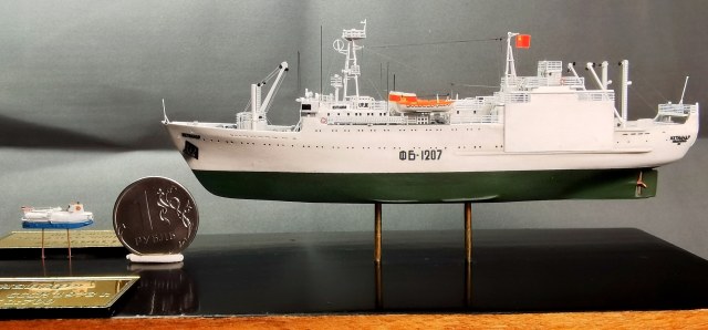 Научно-исследовательское судно "Ихтиандр"