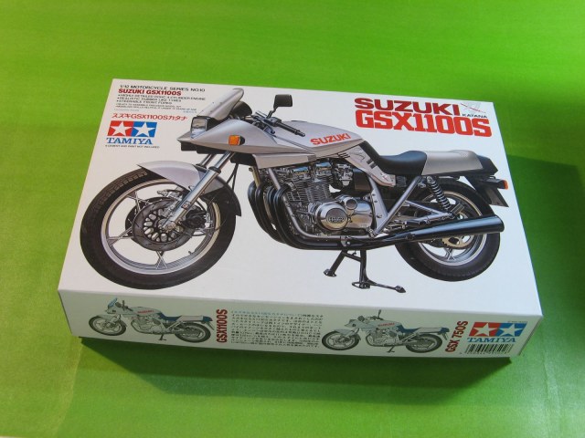 SUZUKI GSX1100S katana (1/12)