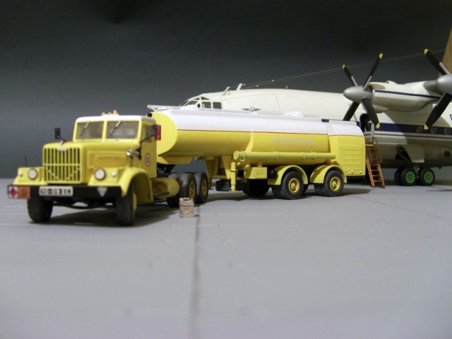 "Топливозаправщик АТЗ-22" (КрАЗ-258)