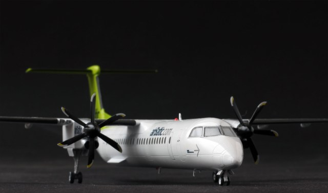 Dash8 Q400 AirBaltic YL-BBV