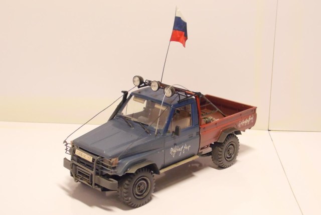 Toyota Land Cruiser 70 Pickup Off-road