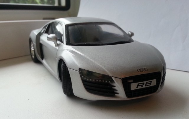 AUDI R8