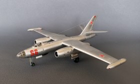 Ил-28 красный 96