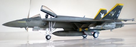 F/A-18E Super Hornet от Revell в 48-м.