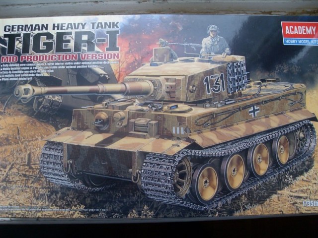 German heavy tank TIGER-I mid productions version