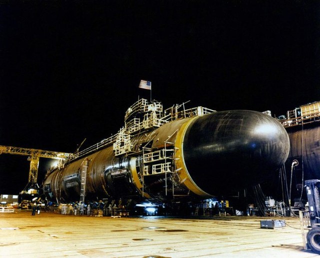 741px-USS_Seawolf_(SSN-21)_construcion.jpg
