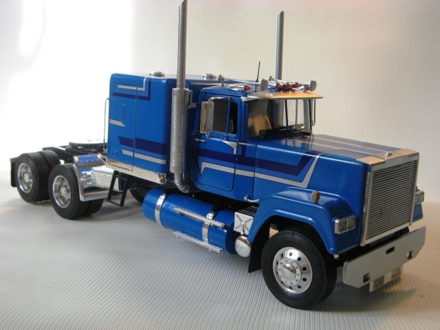 Mack SuperLiner (USA)