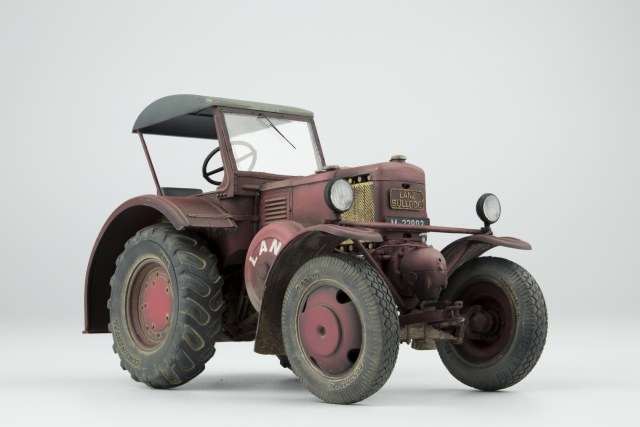 Трактор D8532