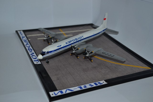 Ил-18В СССР-75832 1/144