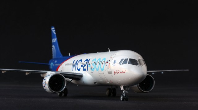 МС-21-300 RA-73051