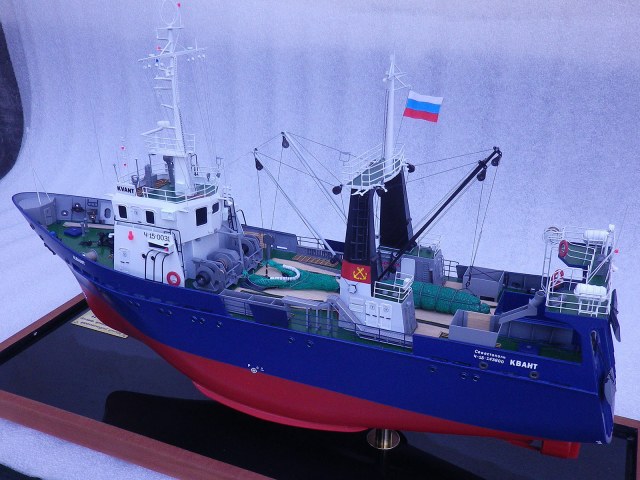 Малый креветко-рыболовный траулер морозильный "Квант"