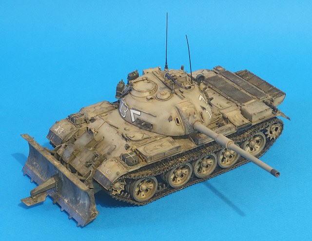 Израильский Tiran 4 с отвалом.