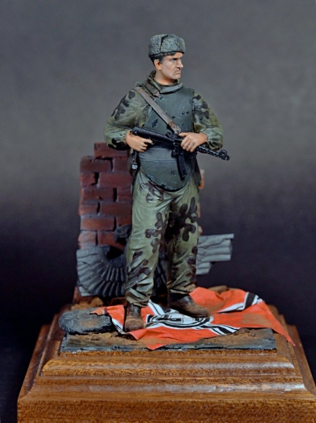 Советский воин - победитель фашизма