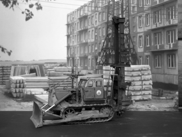 Бульдозер Т-100 с ударным рыхлителем