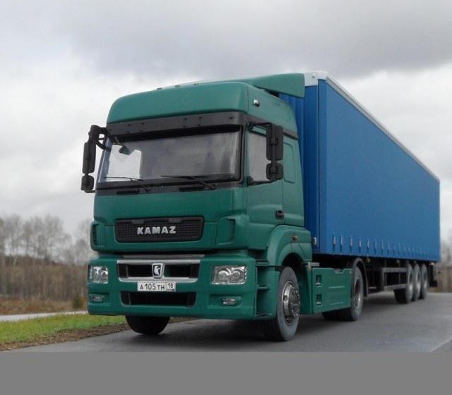 КАМАЗ-5490 с полуприцепом НЕФАЗ-93341