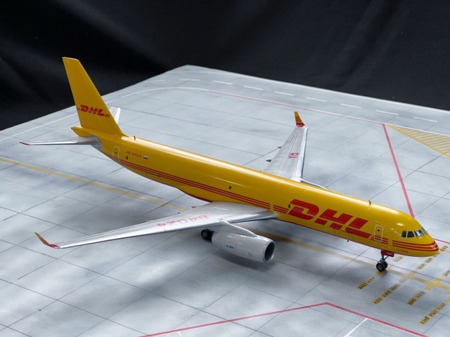 Ту-204-100С DHL