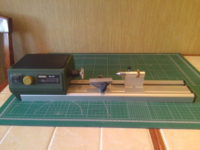 Токарный станок по дереву DB250 и трехкулачковый патрон.