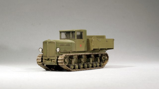 Средний артиллерийский тягач Коминтерн