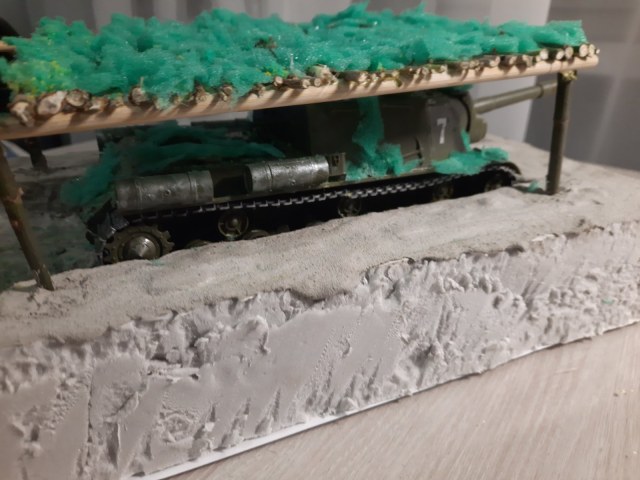 "Под навесом"