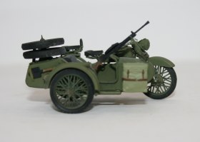 Советский мотоцикл М-72 с коляской