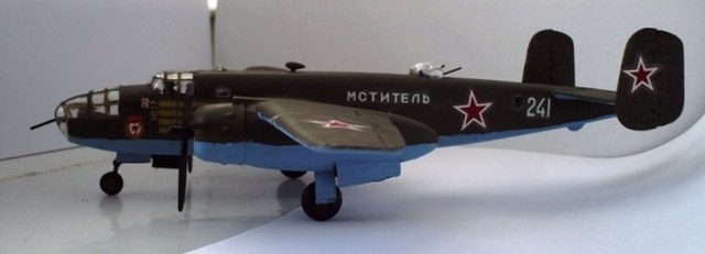 Бомбардировщик Б-25 Митчелл и Морской ближний разведчик  Бериев  МБР-2