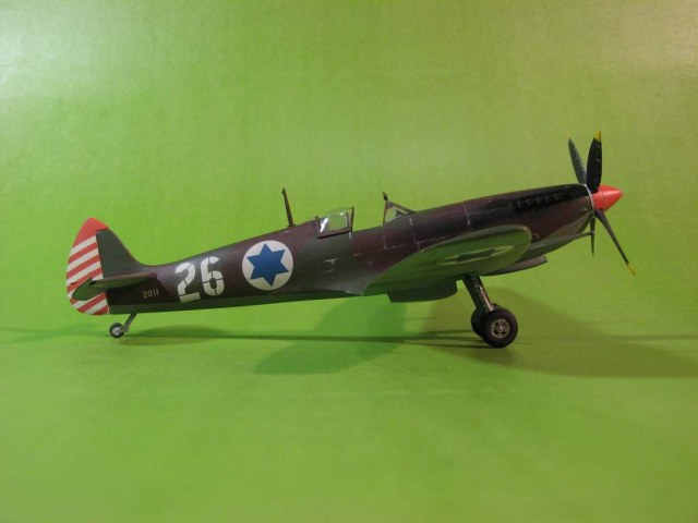 Supermarine Spitfire Mk. lX (1/48)