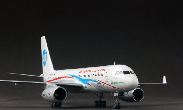 Ту204-300 Владивосток Авиа RA-64040