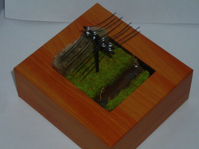 Телеграфный столб на краю поля