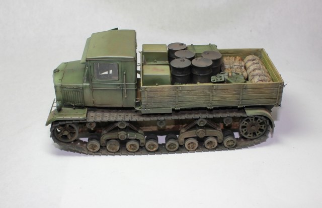 Russian Voroshilovets Tractor и Б-4