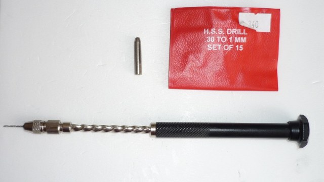 Сверлилка и набор сверел