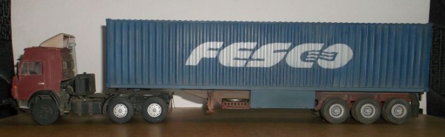 КАМАЗ-5410 с мотором ЯМЗ-238 и полуприцепом-контейнером.