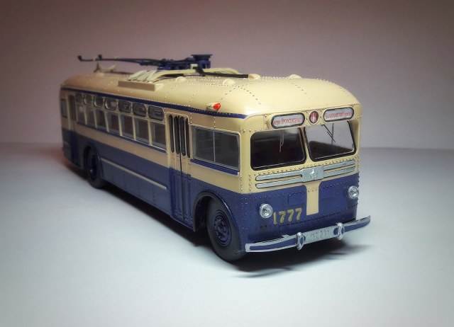 Троллейбус МТБ-82Д