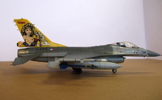 1/72 F-16 MLU 323SqnRNAF-Diana-