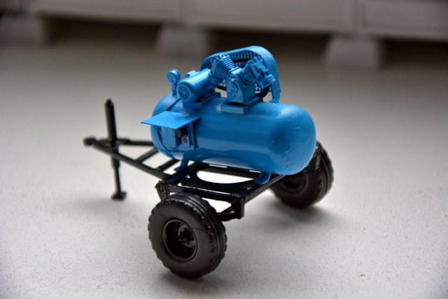 Поршневой компрессор ГСВ 1/12 на шасси