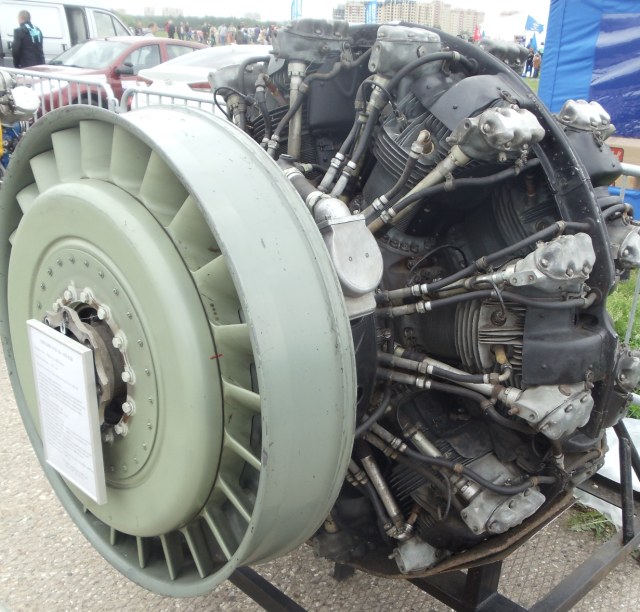двигатель АШ-82В