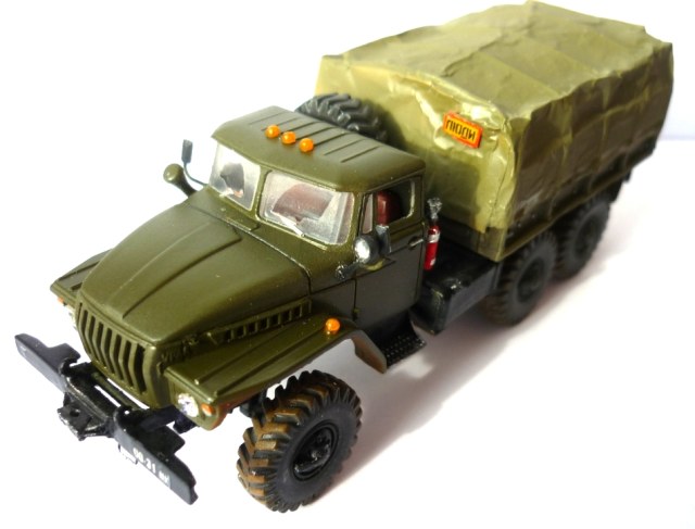 Аэродромный тягач на базе Урал 4320