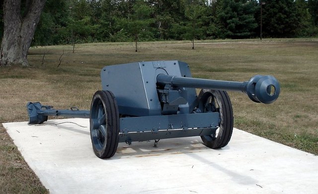 800px-Pak40_cfb_borden_2006_5.jpg