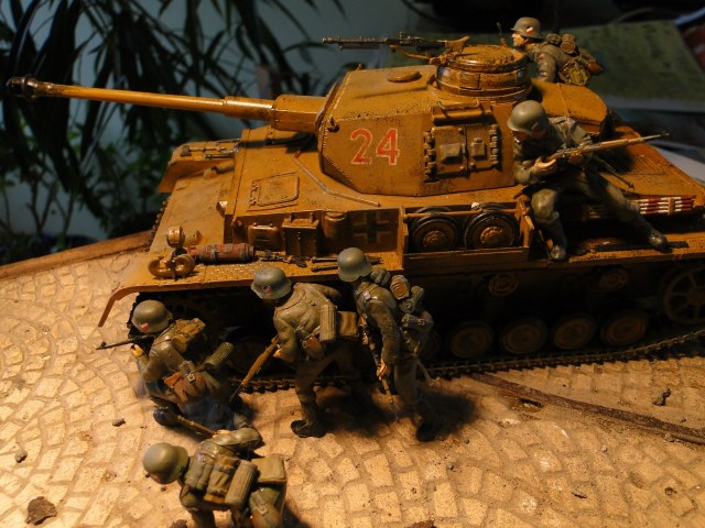 Диорама с Pz 4. "Городской бой"