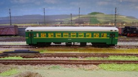 Промежуточный вагон Эр2. Собран ходовым с освещением. Изначально —стендовая версия.