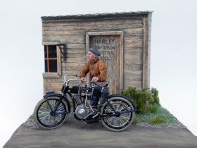 120 лет назад на заднем дворе Дэвидсонов...