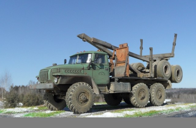 Урал 43204-10 с прицепом-роспуском