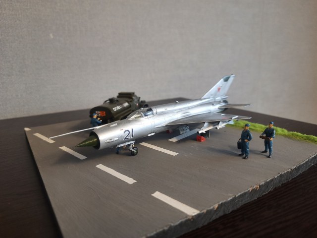 Миг-21 на аэродроме