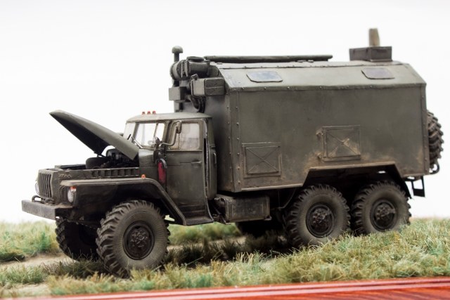 Урал 4320 с кунгом (аппаратная связи)