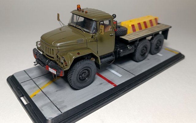 Зил-131 аэродромный тягач