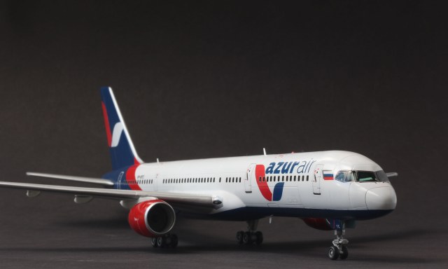 Boeing 757 Azur vp-byc